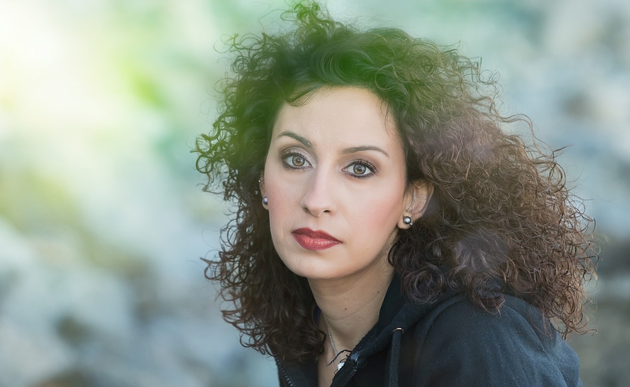 米蘭達(dá)可兒最新短發(fā)造型，時(shí)尚重塑與魅力突破