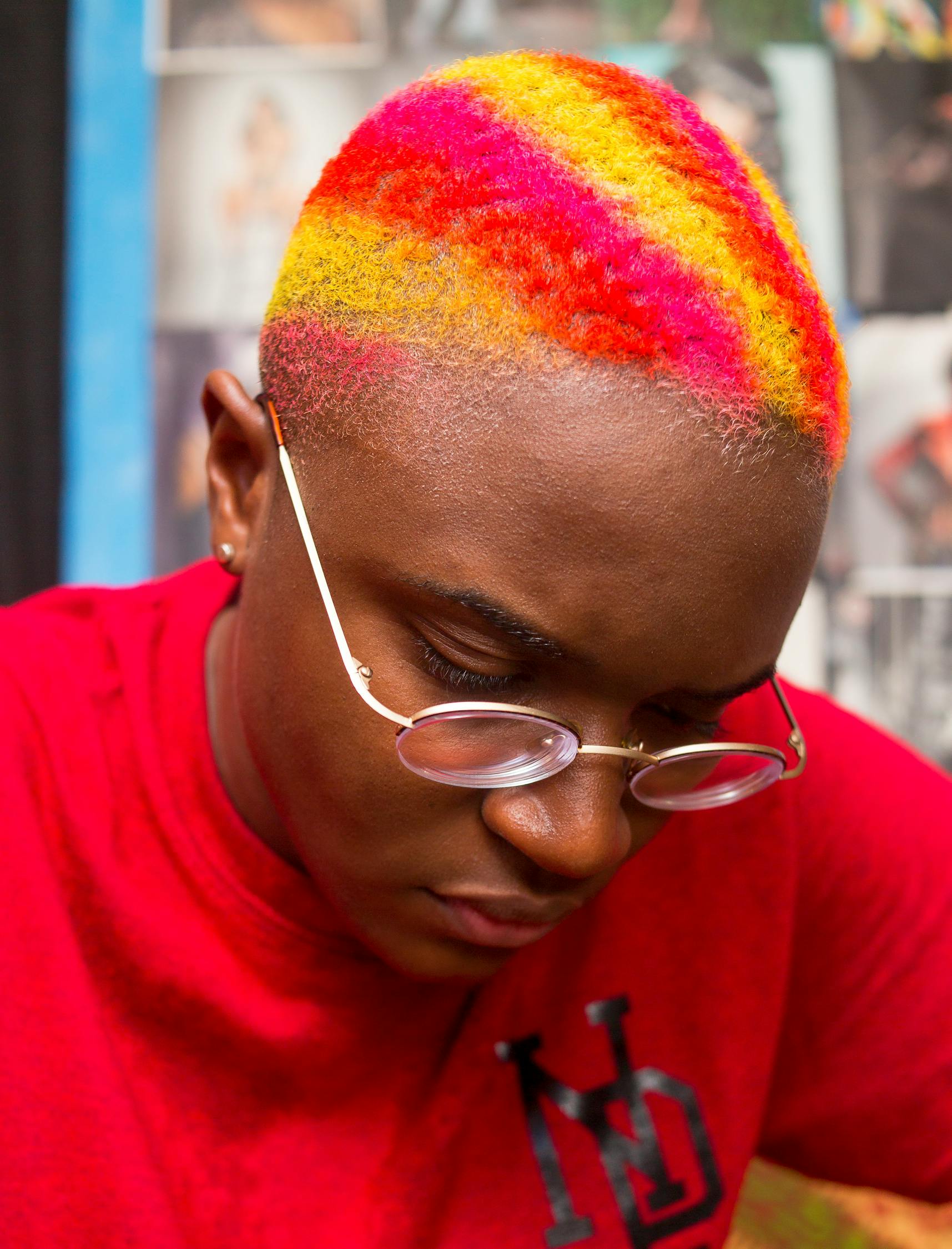 張藝興最新后腦勺發(fā)型，潮流引領(lǐng)與個性風(fēng)采展現(xiàn)