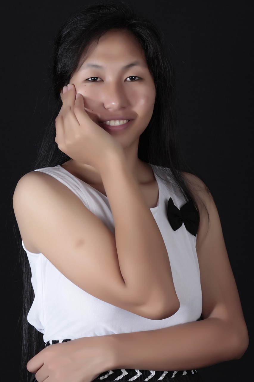 古麗娜扎短發(fā)造型最新圖片，展現(xiàn)時尚魅力風采