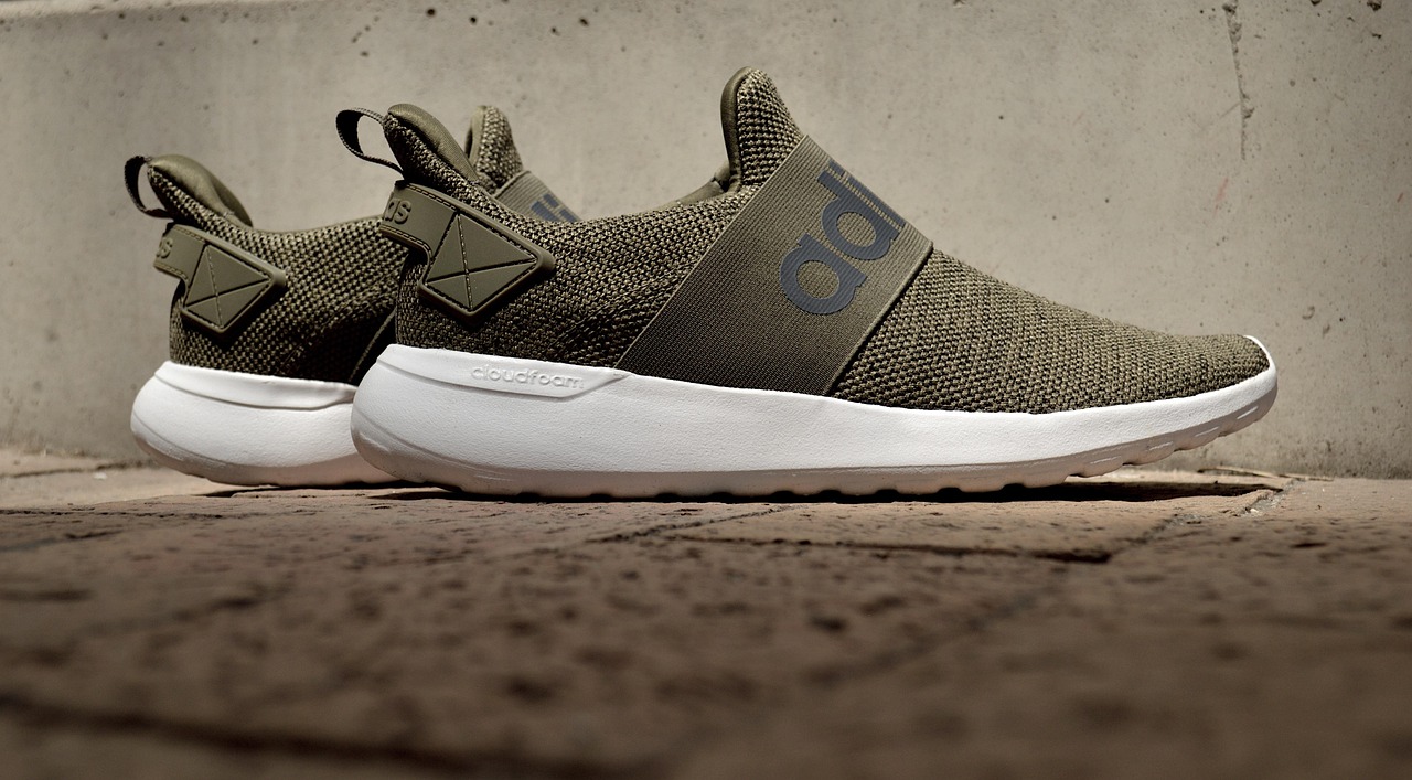 阿迪達(dá)斯2017新款男鞋，時(shí)尚與科技的完美融合