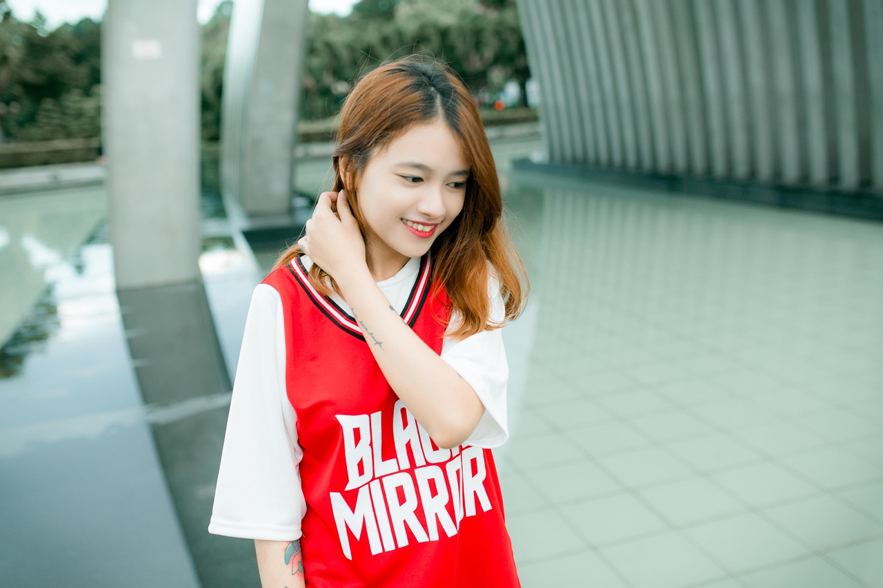 宋茜2017最新機(jī)場街拍時(shí)尚魅力爆棚，無法抗拒的時(shí)尚風(fēng)采