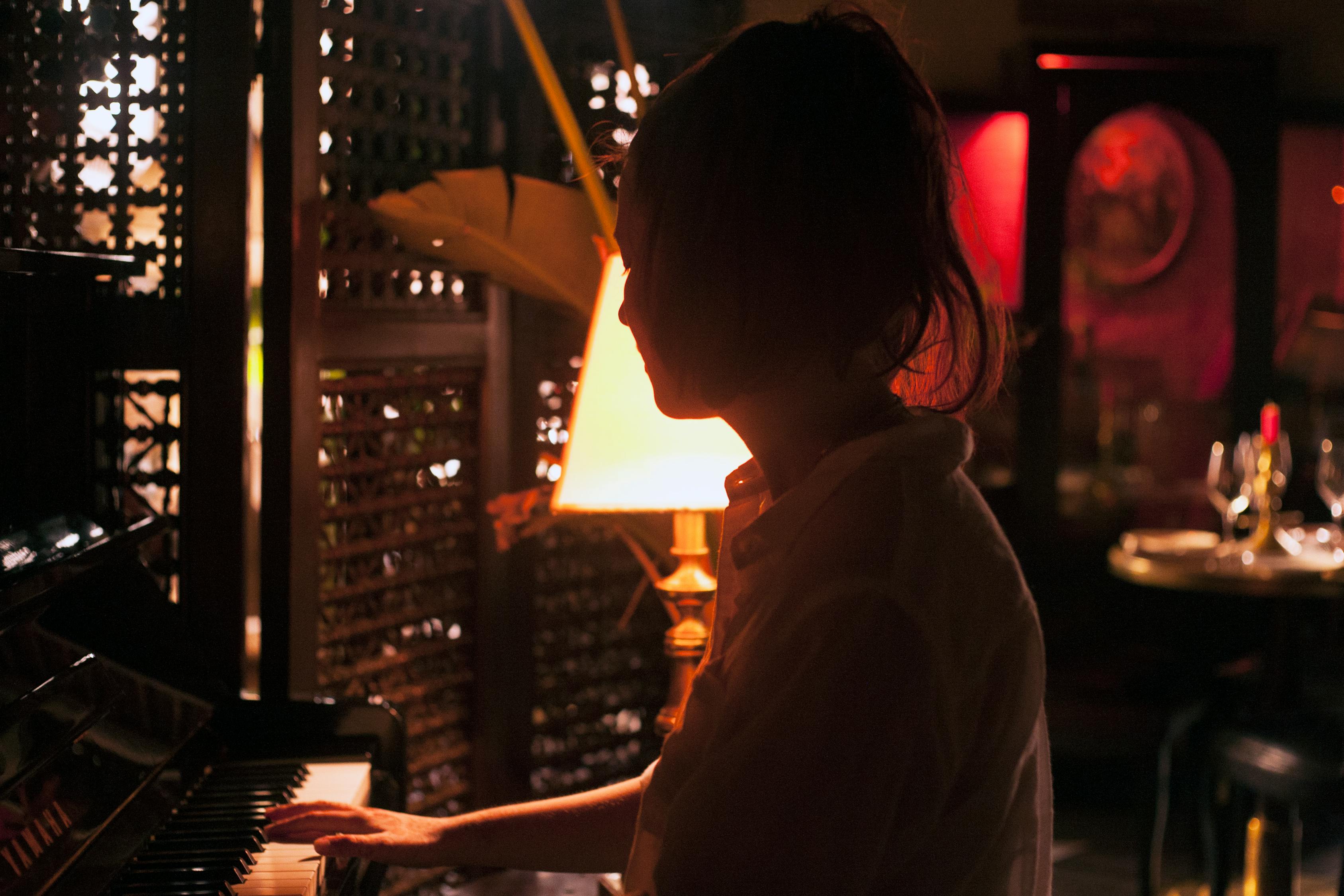 最新催淚歌曲，情感的音樂力量觸動心靈深處