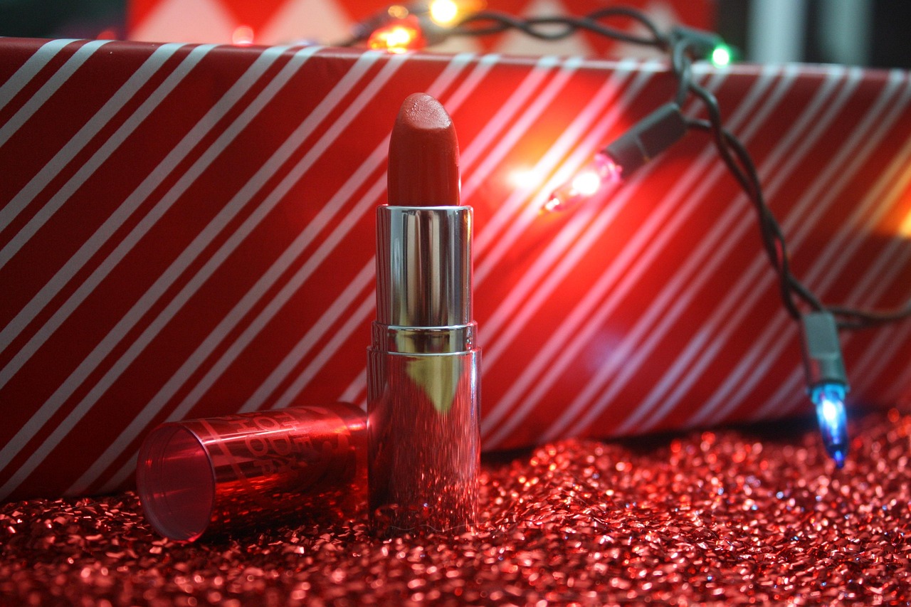 引領(lǐng)時(shí)尚潮流的炫彩魅力，最新口紅廣告獨(dú)家呈現(xiàn)